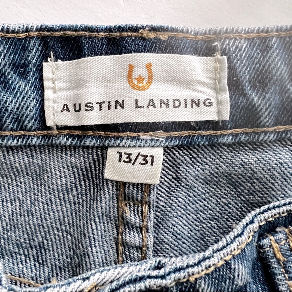 AUSTIN LANDING Mid Rise Jean Shorts Western Silver Buckle Embellishment … - Picture 6 of 6